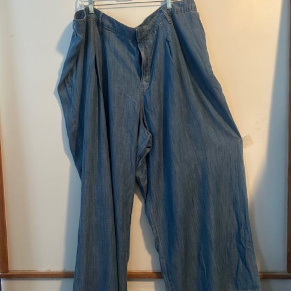 Lane Bryant Wide Leg Pleated Front Mid-rise denim jeans, size 22